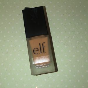 Elf foundation in the shade “cashew”